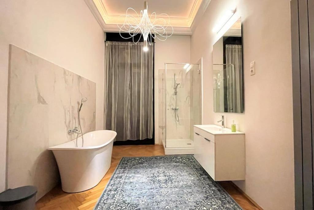 Apartament New, 195 Sqm, Full Center Of