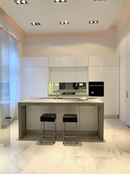 New, 195 Sqm, Full Center Of Apartament Budapesta