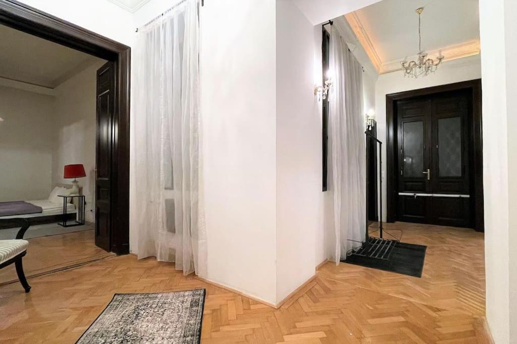New, 195 Sqm, Full Center Of Apartament Budapesta