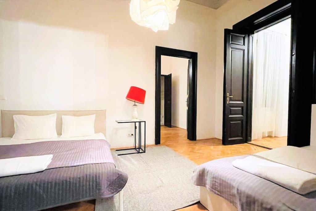 New, 195 Sqm, Full Center Of Apartamento