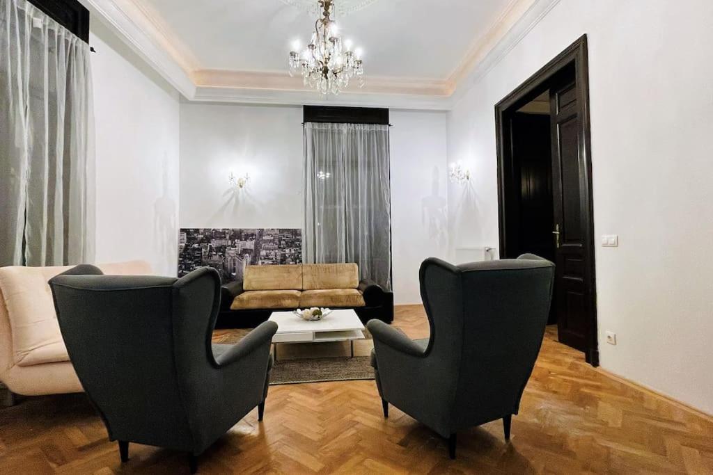 New, 195 Sqm, Full Center Of Apartament *