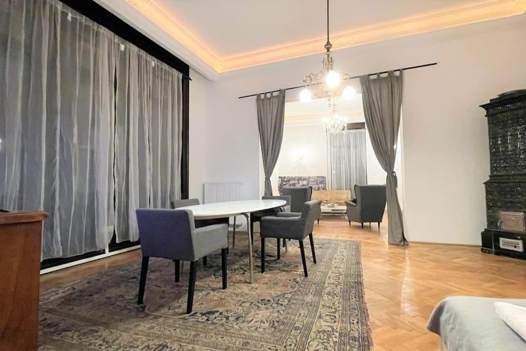 New, 195 Sqm, Full Center Of * Budapesta